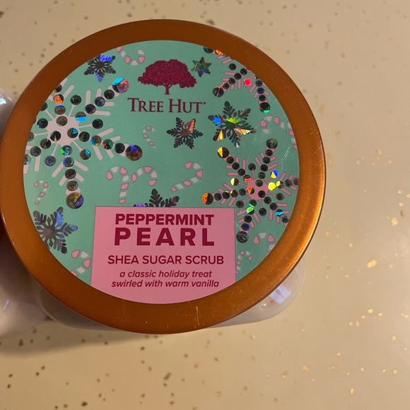 Tree Hut Peppermint Pearl Shea Sugar Scrub (4) - Picture 2 of 3